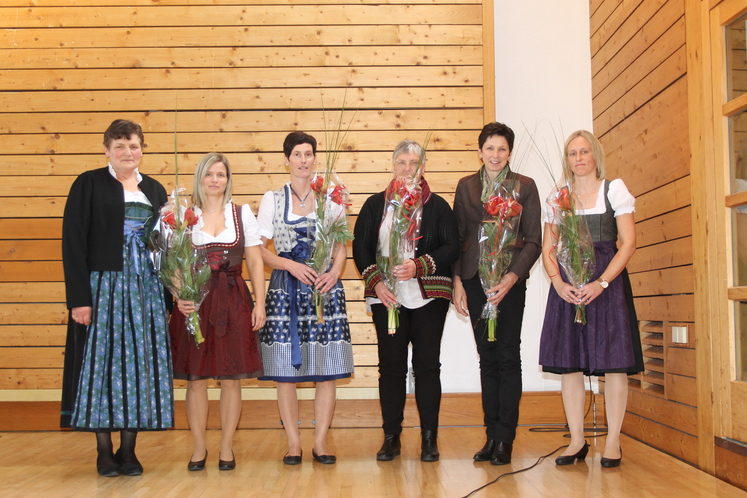 2016_Besinnungsnachmittag Gebietsbäuerin Theresia Schneider und das Egger Bäuerinnen-Team freuten sich über die zahlreich erschienenen Gäste mit Landes- und Bundesbäuerin Andrea Schwarzmann an der Spitze. © Archiv 2016_Besinnungsnachmittag Gebietsbäuerin Theresia Schneider und das Egger Bäuerinnen-Team freuten sich über die zahlreich erschienenen Gäste mit Landes- und Bundesbäuerin Andrea Schwarzmann an der Spitze. © Archiv