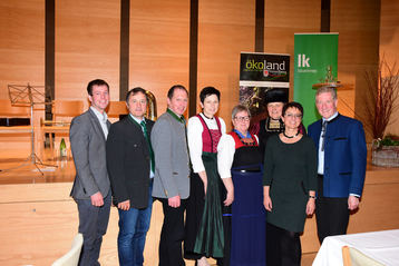 R_AnetteGerhold_2 Wertschätzen die Bäuerinnen im Land (v.l.): LAbg. Bernhard Feuerstein NR Norbert Sieber LK-Präsident StR. Josef Moosbrugger Bundesbäueri Andrea Schwarzmann Kriemhilde Steurer Theresia Schneider Referentin Margret Hospach und Landesrat Ing. Erich Schwärzler. © DI Anette Gerhold