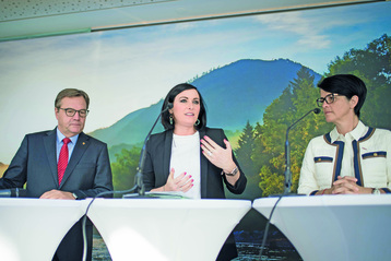 Tiroler Landeshauptmann Günther Platter
Tourismusministerin Elisabeth Köstinger und Spartenobfrau Petra Nocker-Schwarzenbacher starten den Beteiligungsprozess zur Erarbeitung der neuen österreichischen Tourismustrategie © BMNT