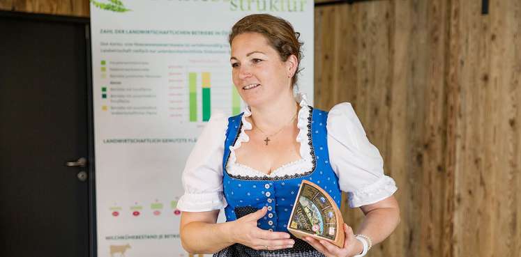 Business 375A7105-GUT.jpg Business 375A7105-GUT.jpg