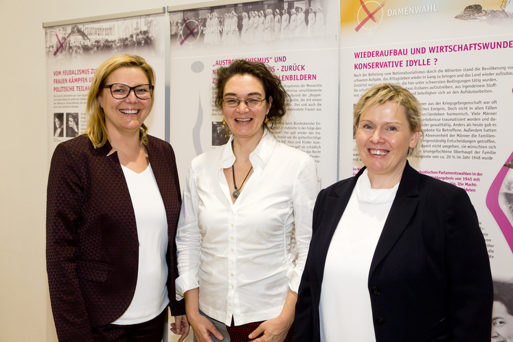 Politik- und Rechtswissenschaftlerin Prof. Kathrin Stainer-Hämmerle/FH Klagenfurt (li) Tatjana Nikitsch und DI Michaela Glatzl/LK Österreich (re) © LKÖ/APA/Dietmar Mathis
