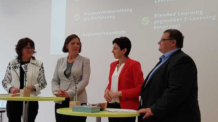Ausgewählte Aspekte der Digitalisierung als Chance für Landwirtinnen Ausgewählte Aspekte der Digitalisierung als Chance für Landwirtinnen