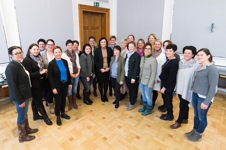 ZAMm unterwegs-Lehrgangsteilnehmerinnen aus Salzburg zu Besich im Bundesministerium für Landwirtschaft Regionen und Tourismus .jpg ZAMm unterwegs-Lehrgangsteilnehmerinnen aus Salzburg zu Besich im Bundesministerium für Landwirtschaft Regionen und Tourismus .jpg