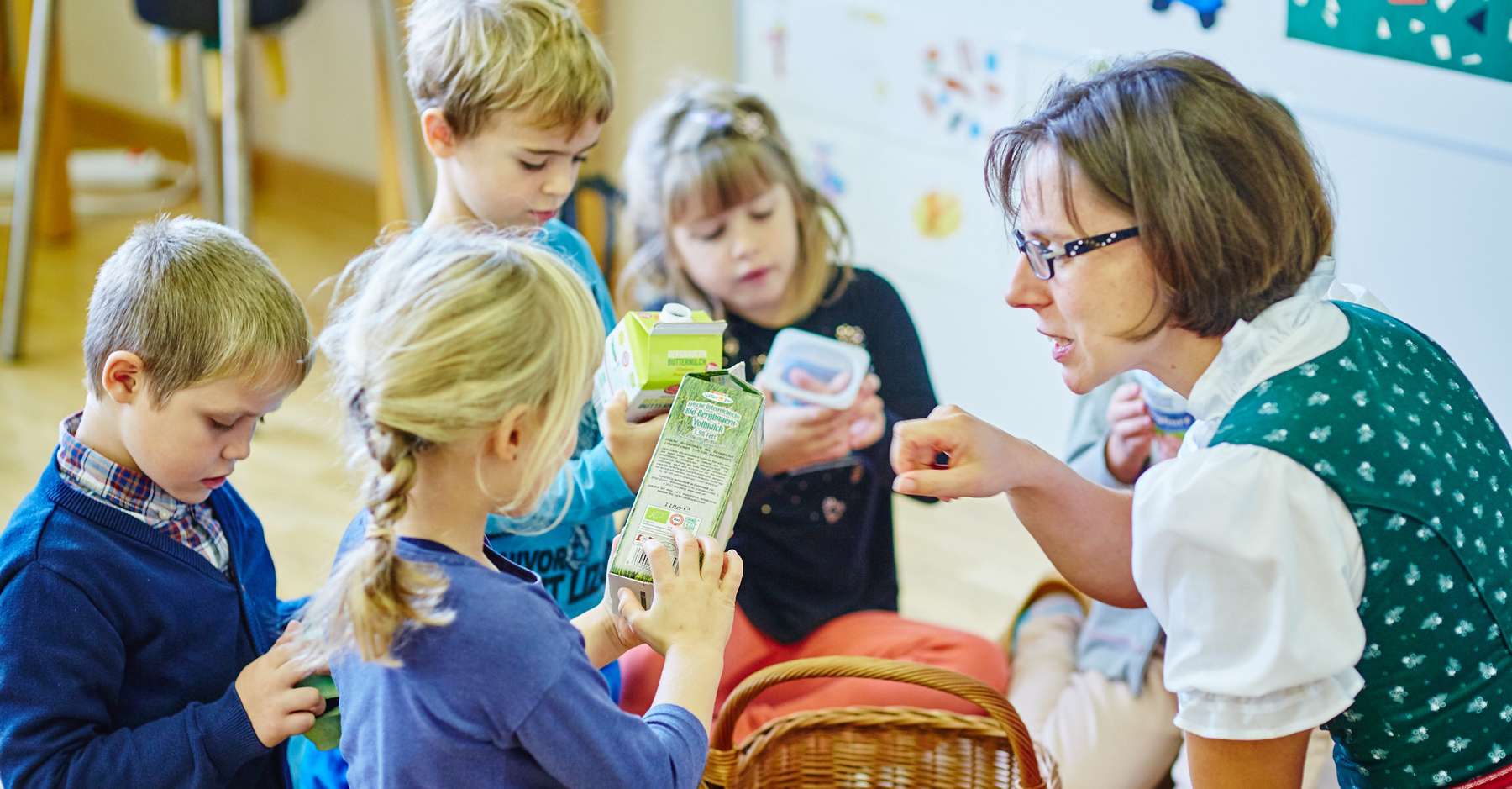 Seminarbäuerin in der Schule.jpg Seminarbäuerin in der Schule.jpg