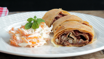 Bohnenstrudel mit Apfel-Karottensalatl.png