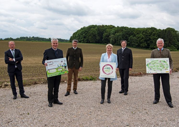 Die ersten LANDe Platzen werden eröffnet: .jpg Die ersten LANDe Platzen werden eröffnet: .jpg