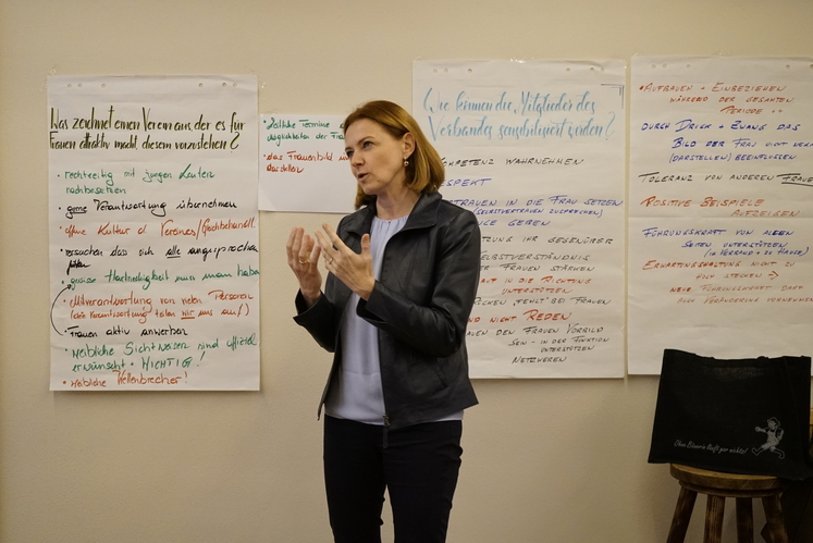 Simone Schmiedtbauer gab den Obleuten einige Tipps mit auf den Weg..jpg Simone Schmiedtbauer gab den Obleuten einige Tipps mit auf den Weg..jpg