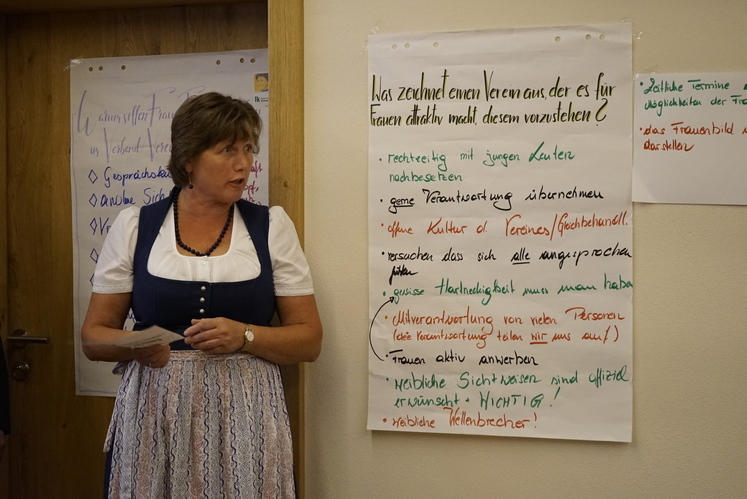 Bezirksbäuerin-Stv. Monika Schweighofer.jpg Bezirksbäuerin-Stv. Monika Schweighofer.jpg