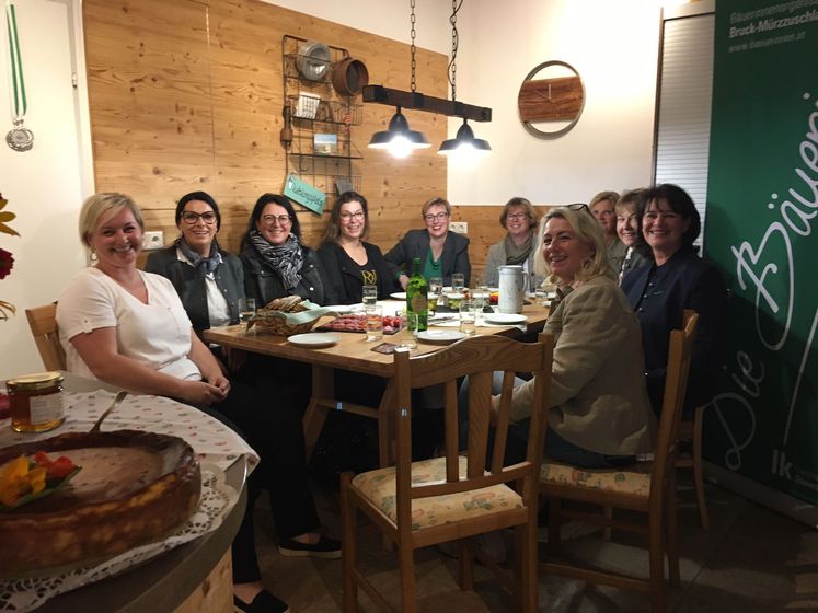 GB Sabine Rinnhofer, LAbg. Conny Izzo, Andrea Dirnberger, Krause Sigrid, Nicole Schaufler, BB Monika Täubl, VizeBgm. Susanne Kaltenegger, KR Monika Steit, BNB Lisi Hörmann, Barbara Kiendlsperger.jpg GB Sabine Rinnhofer, LAbg. Conny Izzo, Andrea Dirnberger, Krause Sigrid, Nicole Schaufler, BB Monika Täubl, VizeBgm. Susanne Kaltenegger, KR Monika Steit, BNB Lisi Hörmann, Barbara Kiendlsperger.jpg