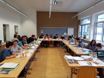 Beim ZAMm Lehrgang 2020 in Vorarlberg wurde gleich zu Beginn ein agrarwirtschaftliches Interview durchgeführt um mehr von den anderen Frauen und ihren Zielen kennen zu lernen..jpg Beim ZAMm Lehrgang 2020 in Vorarlberg wurde gleich zu Beginn ein agrarwirtschaftliches Interview durchgeführt um mehr von den anderen Frauen und ihren Zielen kennen zu lernen..jpg