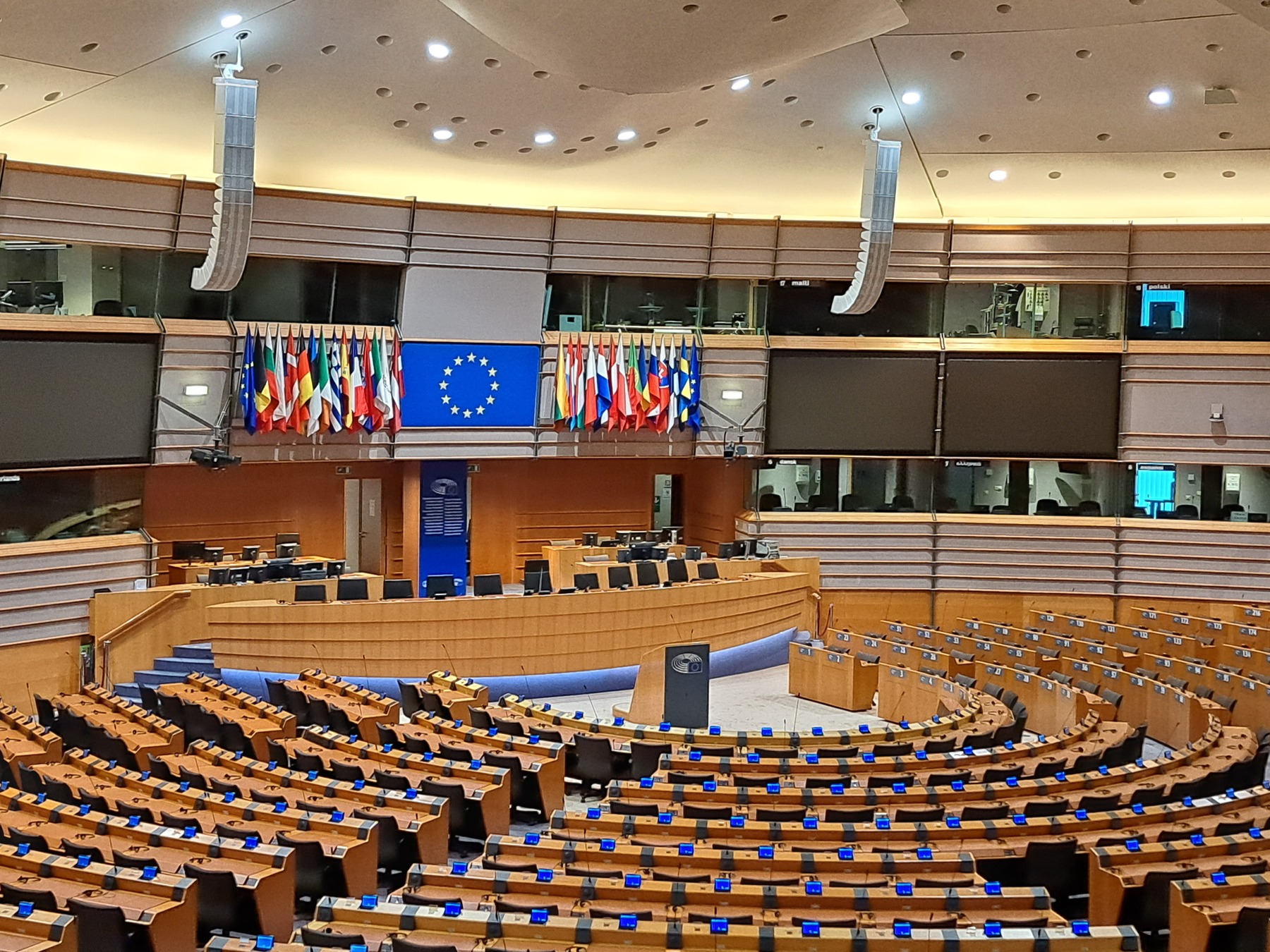 Brüssel-Reise der ZAMm-Absolventinnen 2022 Plenarsaal des EU-Parlaments © Maria Schlössinger