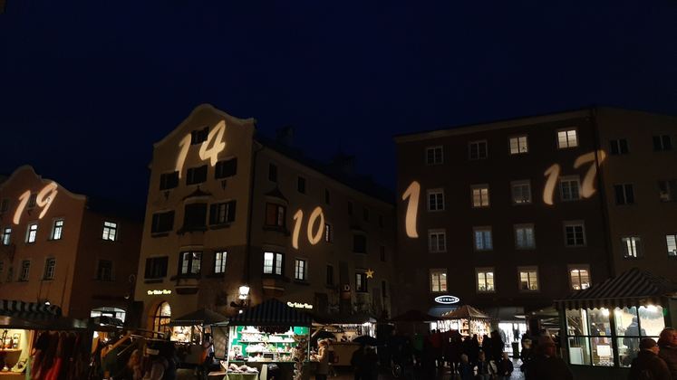 Adventmarkt in Hall in Tirol.jpg Adventmarkt in Hall in Tirol.jpg