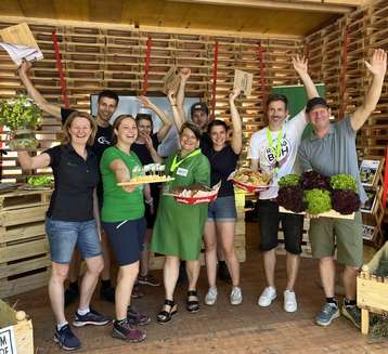 Teamfoto Spaß.jpg Teamfoto Spaß.jpg