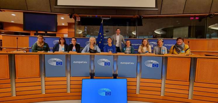 Besuch der ZAMm-Absolventinnen im EU-Parlament