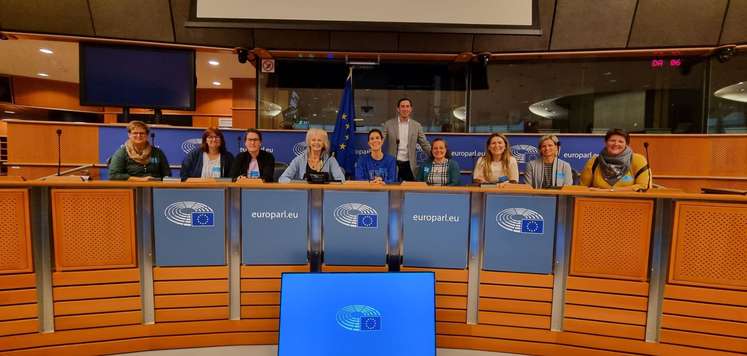 Besuch der ZAMm-Absolventinnen im EU-Parlament Besuch der ZAMm-Absolventinnen im EU-Parlament