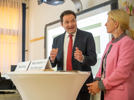 BM Totschnig und Bundesbäuerin Neumann-Hartberger