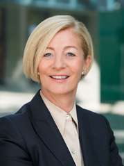 Dir. Mag. Waltraud PERNDORFER, CPM, Geschäftsbereichsleitung der PRIVAT BANK der Raiffeisenlandesbank OÖ AG © Raiffeisenlandesbank OÖ Dir. Mag. Waltraud PERNDORFER, CPM, Geschäftsbereichsleitung der PRIVAT BANK der Raiffeisenlandesbank OÖ AG © Raiffeisenlandesbank OÖ