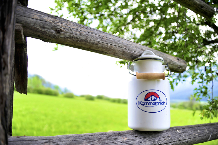 Milchkanne mit Kärntnermilch-Logo