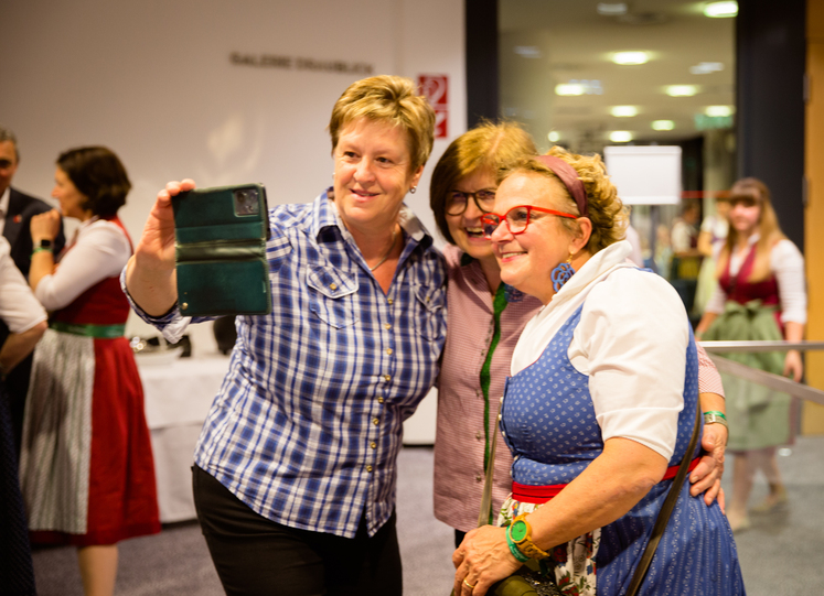 Unzählige Erinngerungsfotos werden geschossen.  © E. Mirion