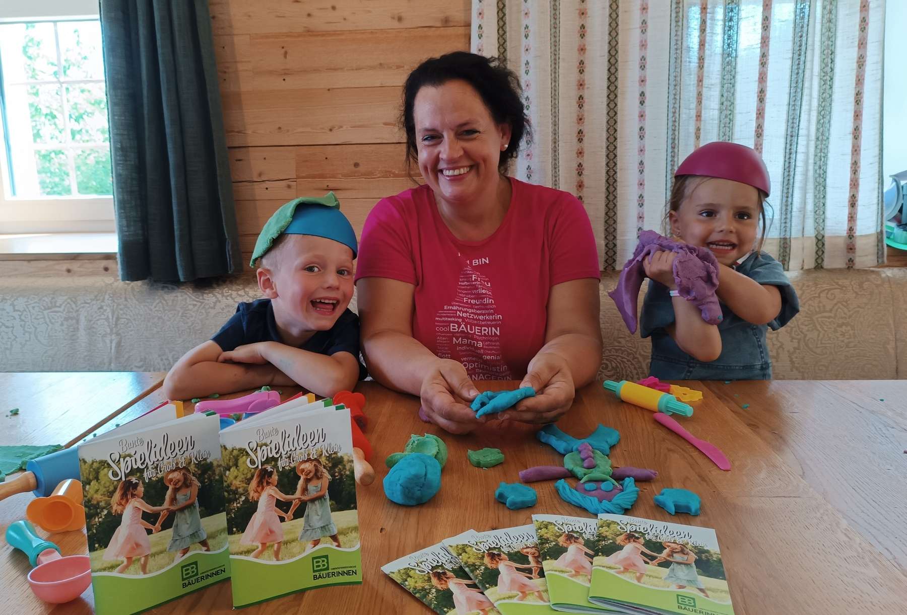 Landesbäuerin Johanna Haider Spielebroschüre.jpg Landesbäuerin Johanna Haider Spielebroschüre.jpg