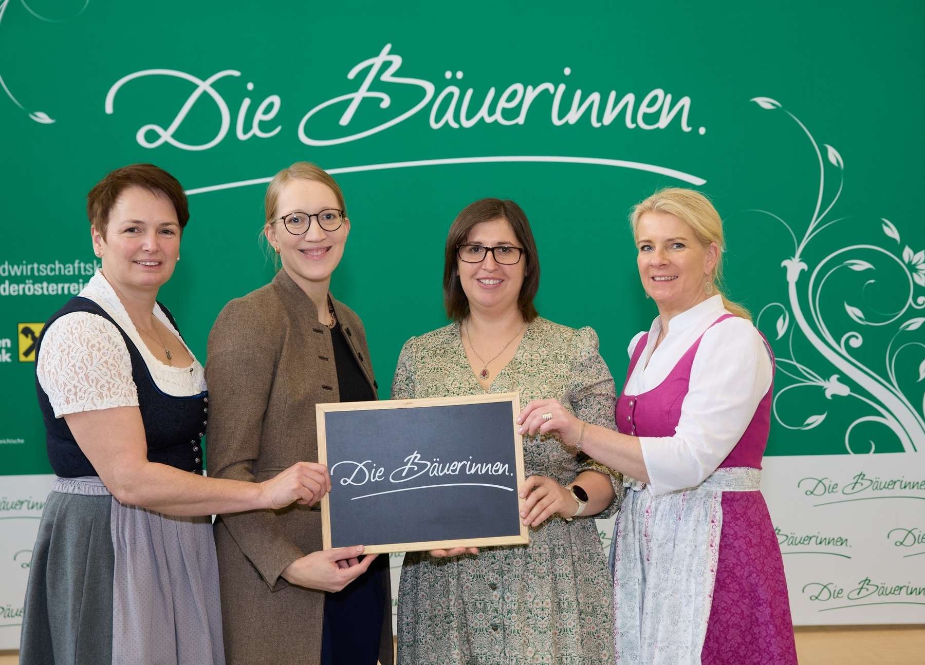 Wahlen in den Bäuerinnen-Vereinen NÖ 1.jpg Wahlen in den Bäuerinnen-Vereinen NÖ 1.jpg