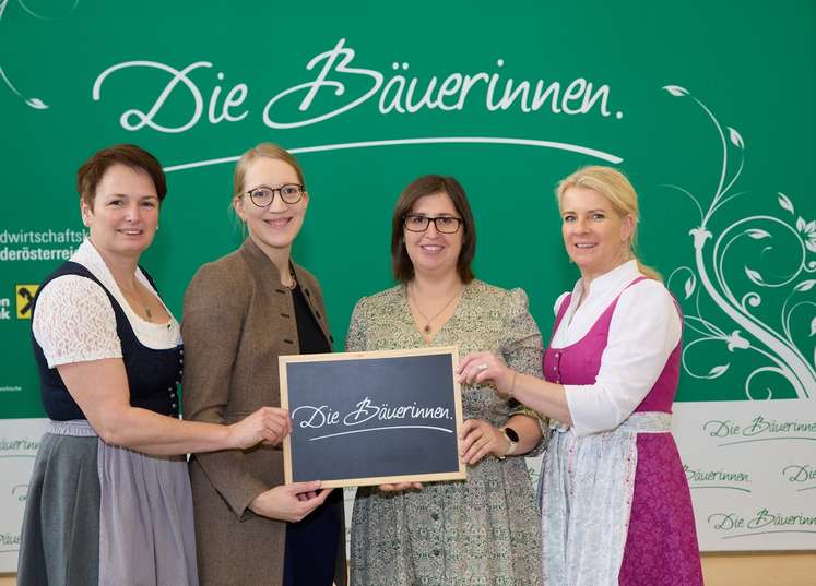Wahlen in den Bäuerinnen-Vereinen NÖ 1.jpg Wahlen in den Bäuerinnen-Vereinen NÖ 1.jpg