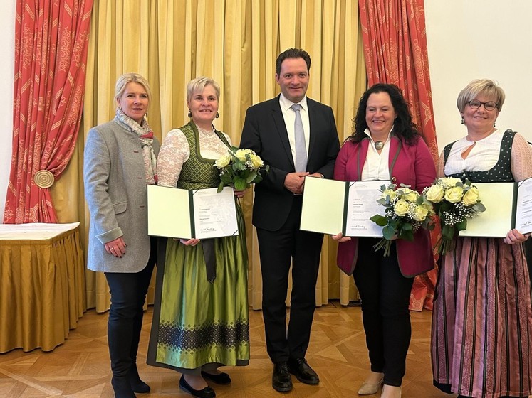 Die neuen Ökonomierätinnen .jpg Die neuen Ökonomierätinnen .jpg