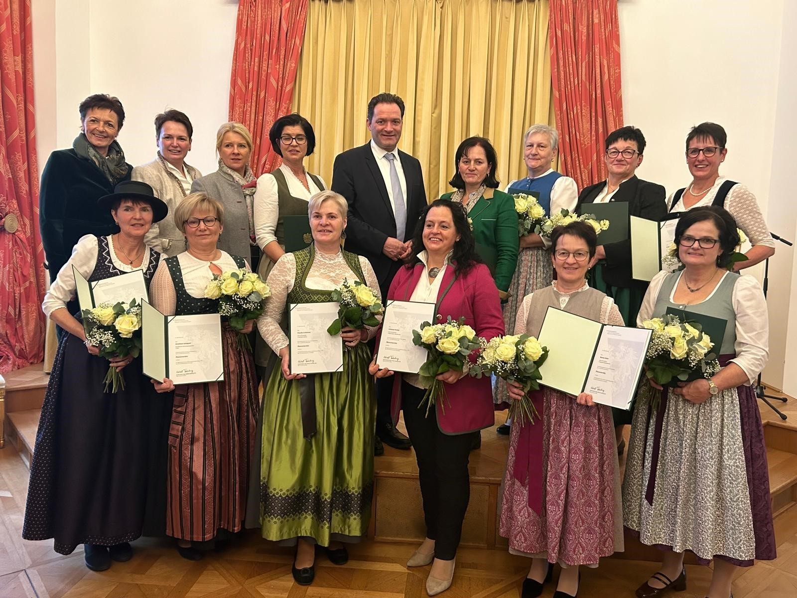 Die neuen Ökonomierätinnen.jpg Die neuen Ökonomierätinnen.jpg