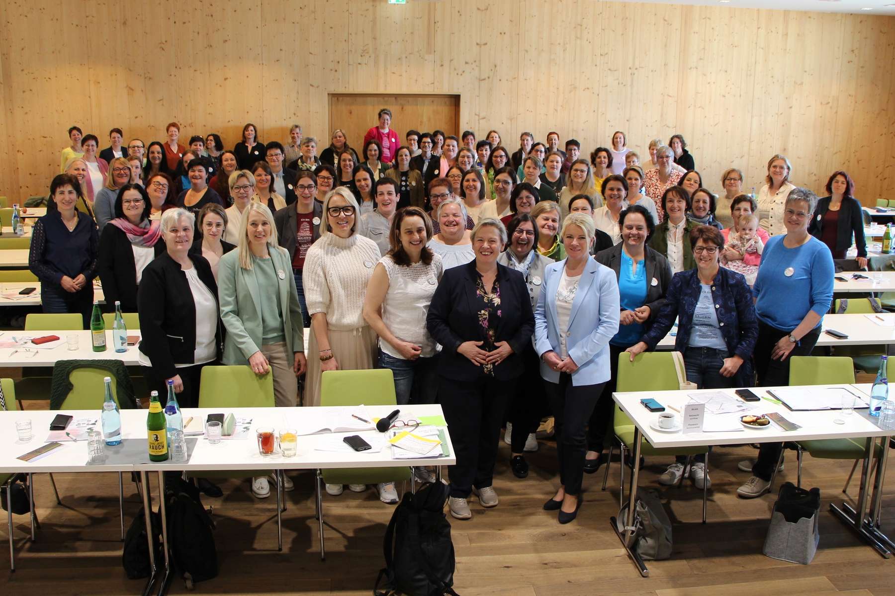 Bundestagung der Bezirksbäuerinnen Österreichs 2025 - Gruppenfoto.jpg