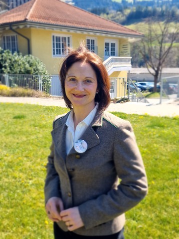Mag. Melanie Schnitzer, Bezirkssprecherinstellvertreterin Bezirk Feldkichen.jpg Mag. Melanie Schnitzer, Bezirkssprecherinstellvertreterin Bezirk Feldkichen.jpg