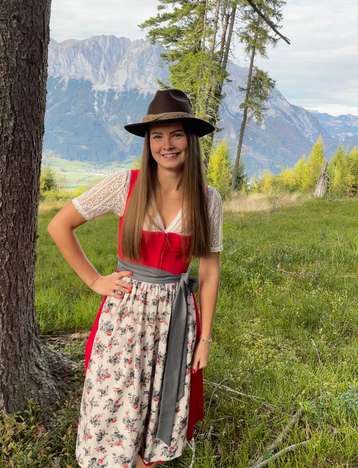 Hannah Ofner.jpg