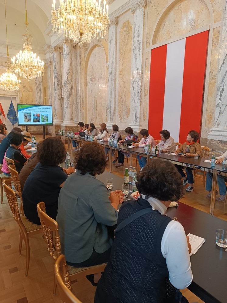 Südkoreanische Delegation in Wien.jpg