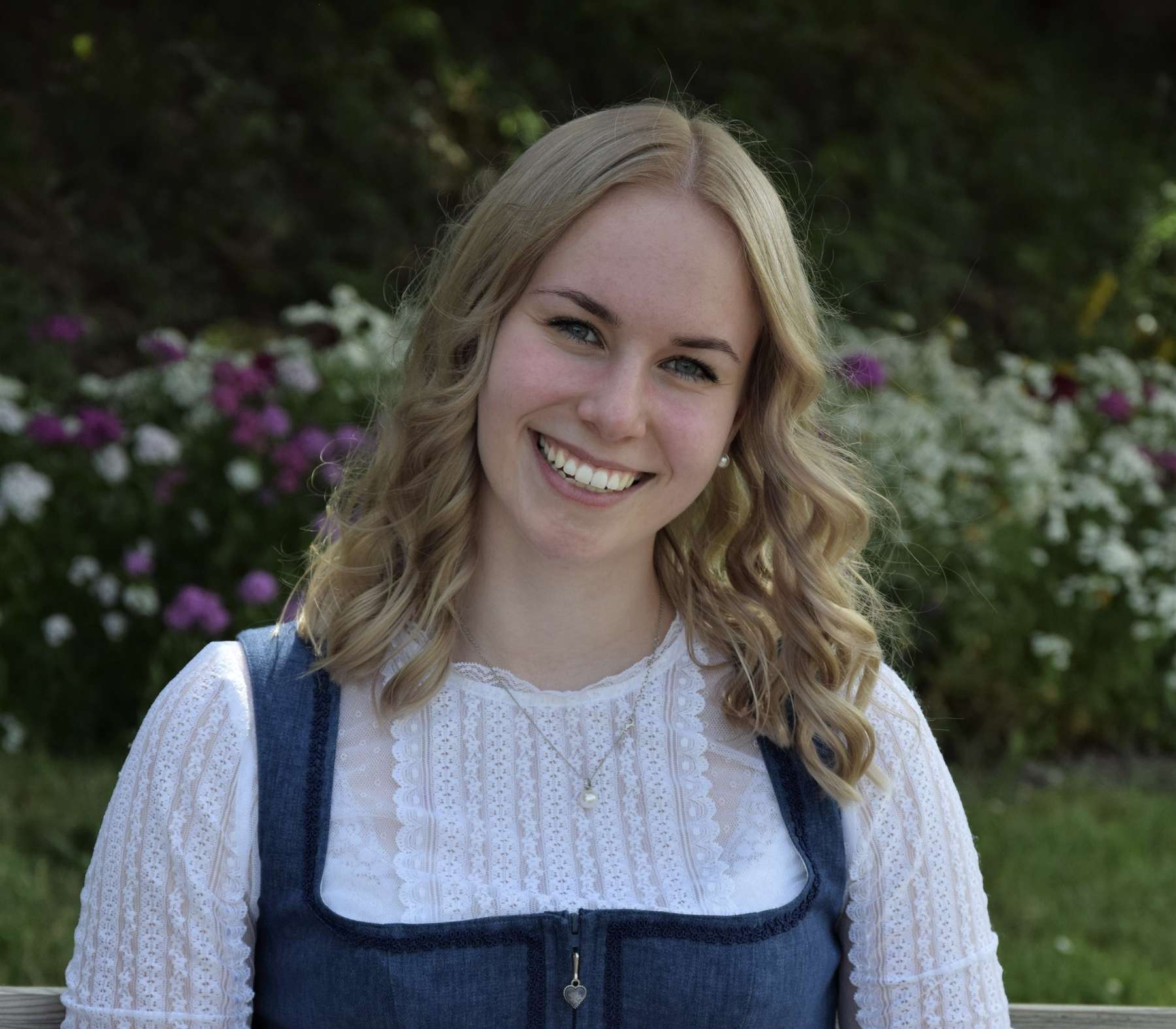 Julia Niederegger.jpg
