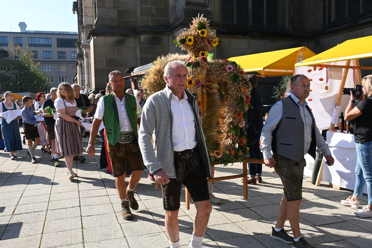 Einzug der Erntekronen © LK OÖ
