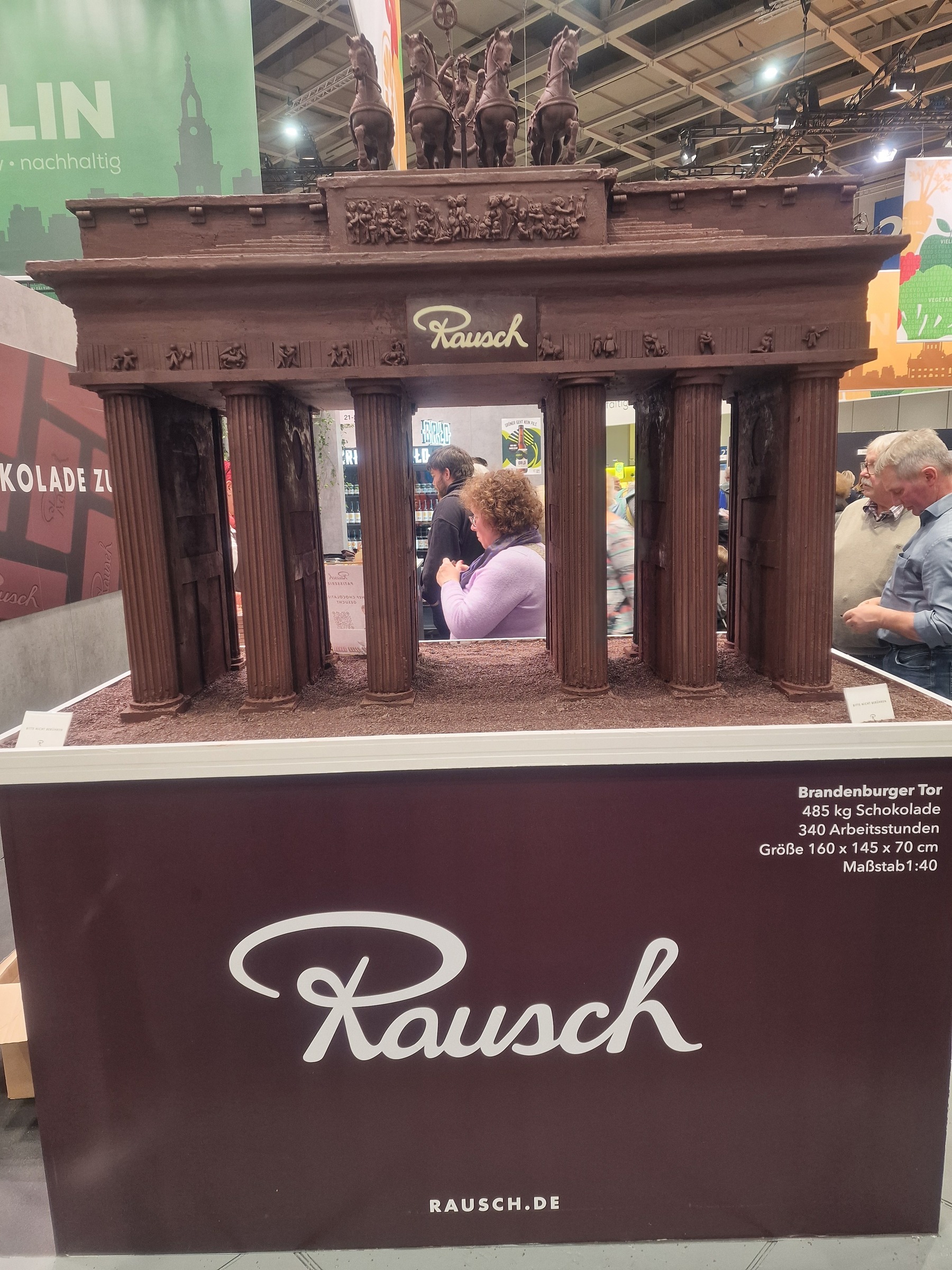 Bäuerinnen Österreich auf der Grünen Woche 2026 Das Brandenburger Tor - imposant und hier auch zum Vernaschen gut. © Parz/LK Kärnten