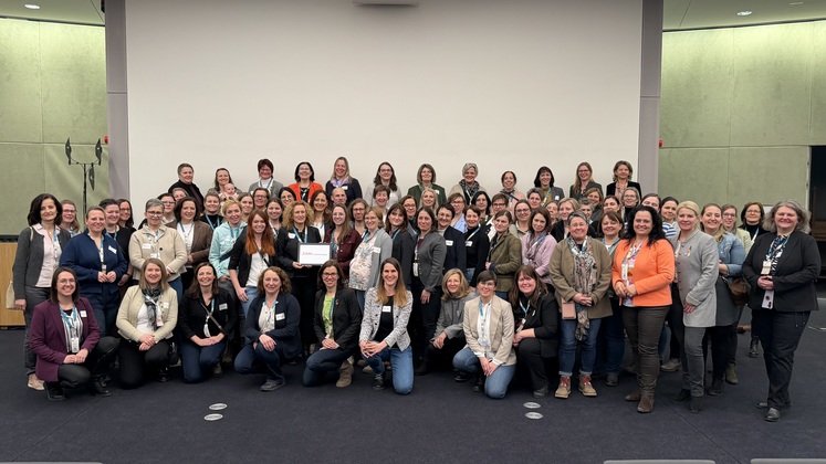 Bundesbäuerin Irene Neumann-Hartberger spricht mit den ZAMm-Teilnehmenden über ihre Rolle und Erfahrungen in der Funktionärstätigkeit.