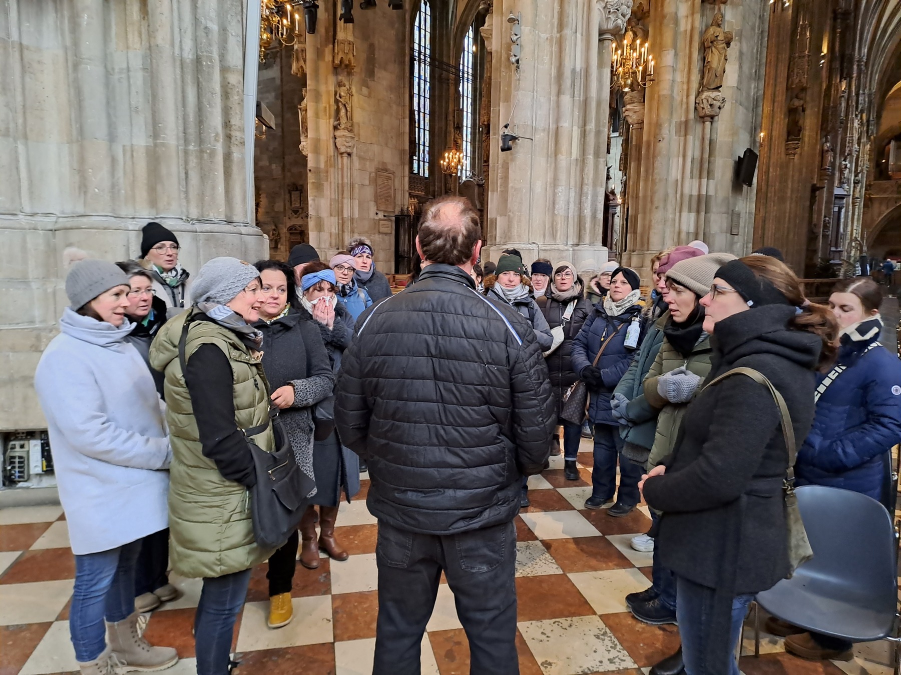 Wienexkursion von ZAMm-Teilnehmenden 2026 1 Auf dem Programm der Wien-Exkursion stand heuer auch eine Führung durch den Stephansdom. © Jernej/LKÖ