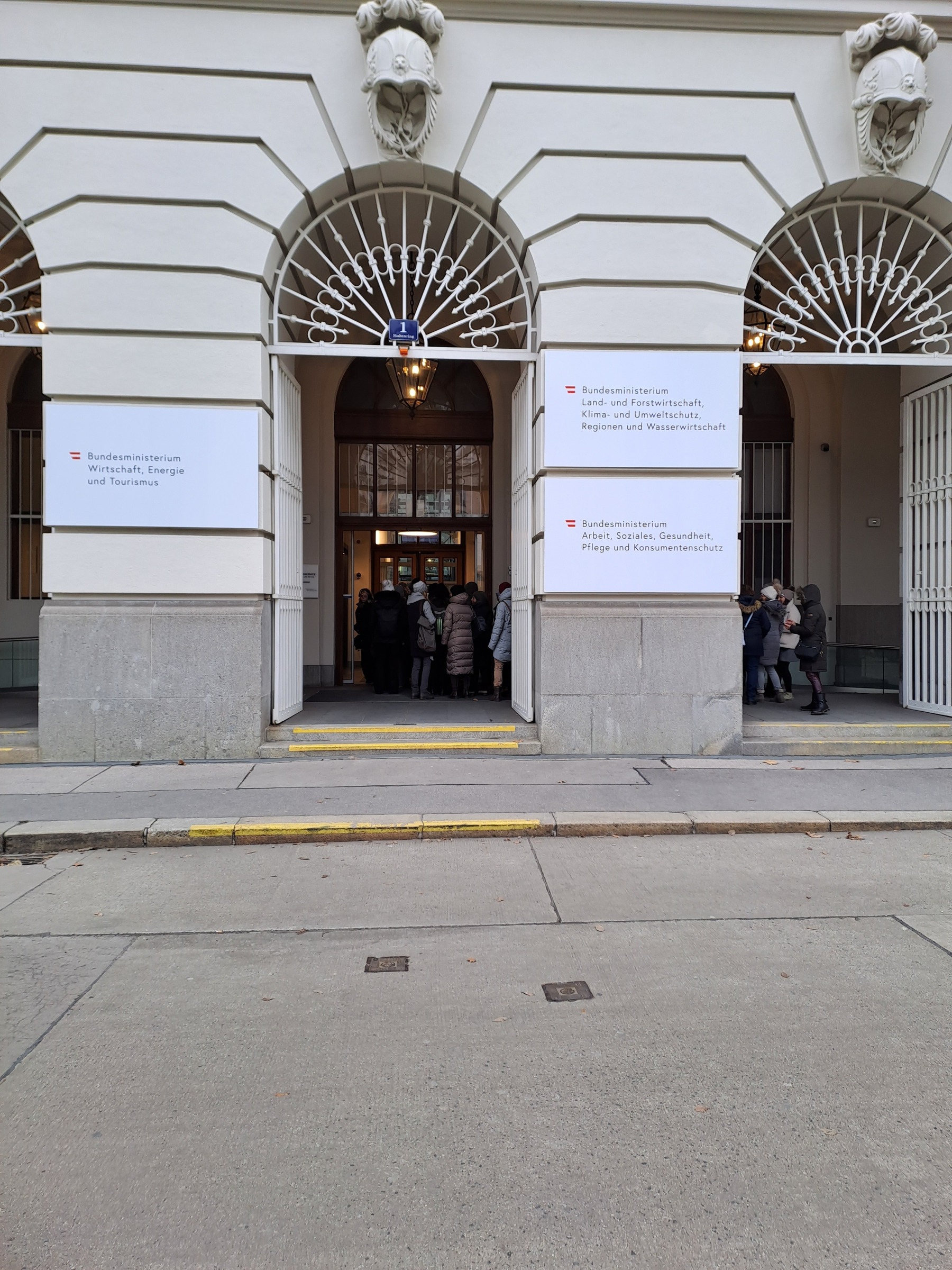 Wienexkursion von ZAMm-Teilnehmenden 2026 14 Weiter ging es ins Landwirtschaftsministerium. © Jernej/LKÖ