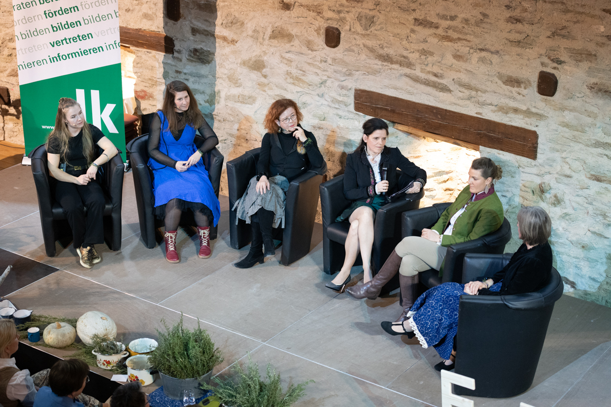 Landesbäuerinnentag Burgenland 2026 Diskussionsrunde mit Jungübernehmerin, Quereinsteigerin, Top-Winzerin und anderen herausragenden Bäuerinnen.  © Ernst Breitegger
