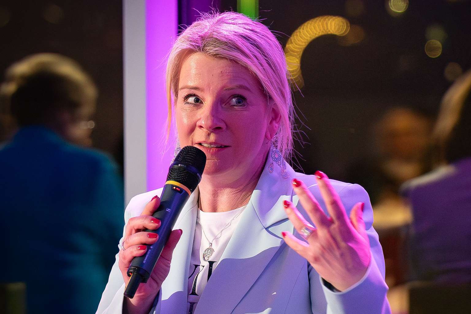 Irene Neumann-Hartberger bei Diskussionsrunde Frauen und MINT 1.jpg