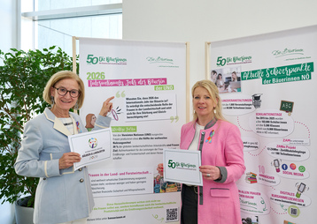 LH Johanna Mikl-Leitner und Landesbäuerin Irene Neumann-Hartberger.jpg