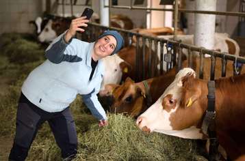 Bio-Heumilch-Bäuerin Sabine Gruber.jpg