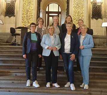 Vier-Länder-Treffen in Hamburg Gruppenfoto Präsidentinnen + Geschäftsführerinnnen.jpg