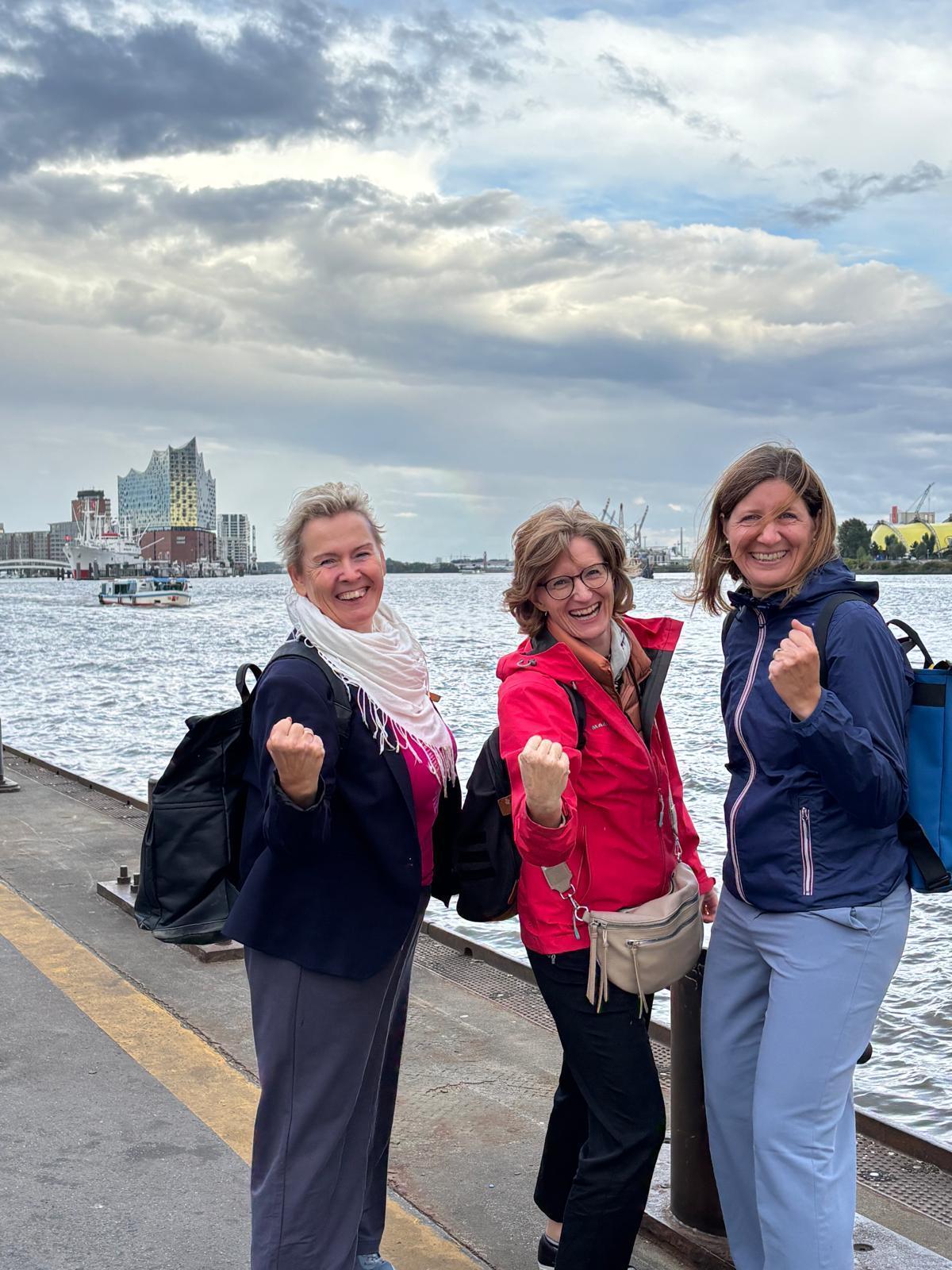 Vier-Länder-Treffen 2026 In Hamburg mussten die Teilnehmerinnen dem Wetter trotzen. © Deutscher LandFrauenverband e.V. (dlv)