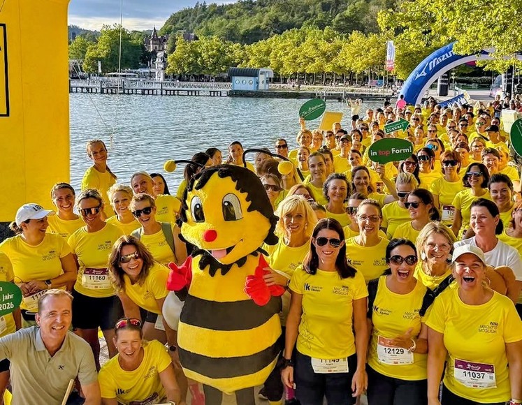 Teamfoto beim Raiffeisenbogen mit Wilhelmer Jester Brunner.jpg