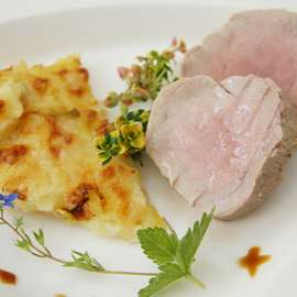 Schweinsfilet pochiert.jpg Schweinsfilet pochiert.jpg