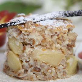 Apfel-Dinkelreisauflauf mit Schneehaube Apfel-Dinkelreisauflauf mit Schneehaube
