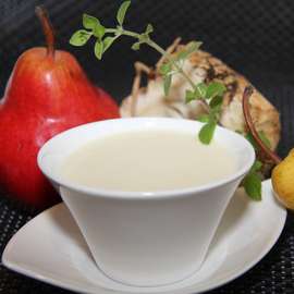 Birnen-Sellerie-Schaumsuppe Birnen-Sellerie-Schaumsuppe