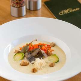Gebundene Karpfensuppe.jpg Gebundene Karpfensuppe.jpg