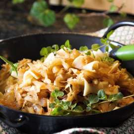 Hausmannskost vegetarisch Krautfleckerl Wintergericht Rezept mit Wintergemüse Hausmannskost vegetarisch Krautfleckerl Wintergericht Rezept mit Wintergemüse